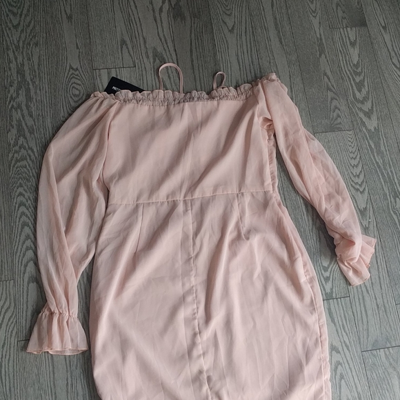 Beautiful dress by Pretty little things 😍 - Picture 12 of 12